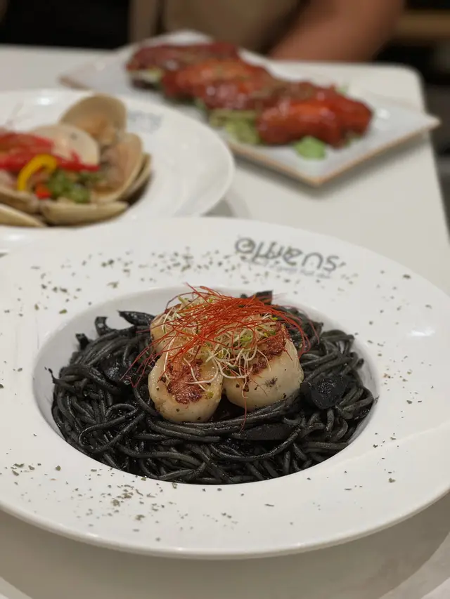 依個意粉我真係要比100分💯
帶子微微煎香過 鮮甜彈牙
墨汁份量好多 味道岩岩好
意粉掛汁 食到成嘴黑媽媽🖤