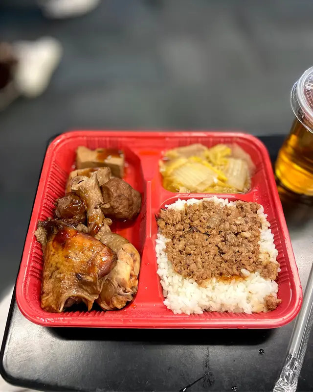 滷雞腿肉燥飯便當