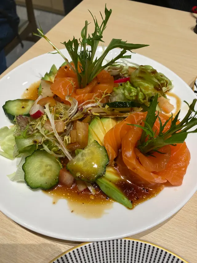 牛油果三文魚沙律