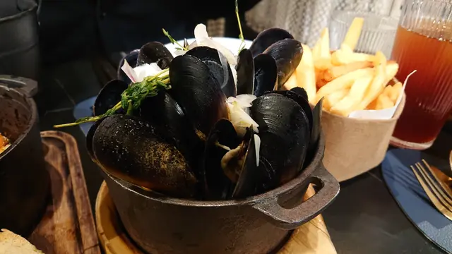 經典香草白酒汁煮青口