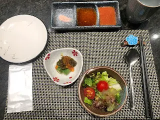 酸汁啫喱生菜沙律.三文魚子水雲