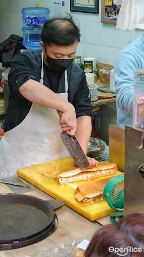 通常一底可切約十份，即煮即賣，流量快，點會唔好食，街坊很知機等待新鮮出爐的冷糕，𣊬間賣完 - Pastelaria Ng Teng Kei in Sao Lourenco 