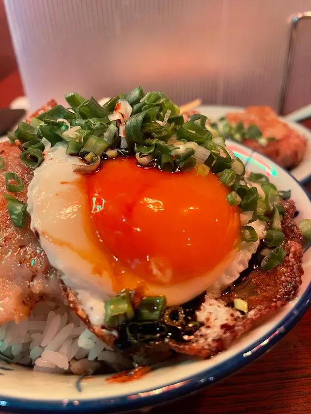 香煎脆邊蛋肉餅飯