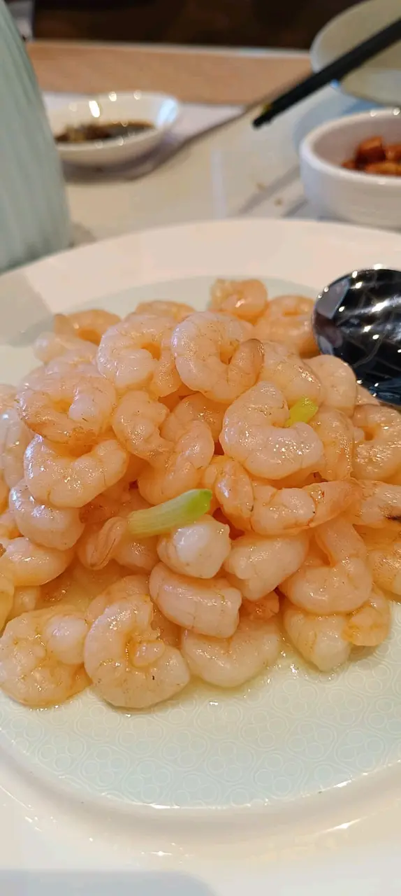 有人鍾意食大蝦球，但我覺得河蝦要細細粒先好食