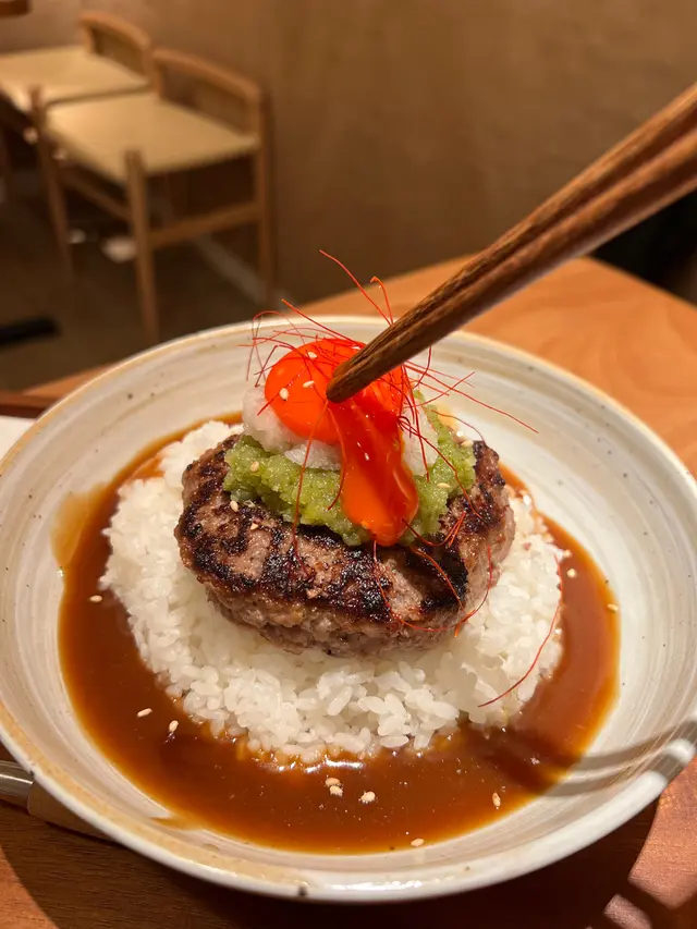 招牌手打和牛漢堡蘭王蛋飯