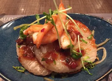 鲜虾沙律甜酸啱啱好唔会抢过虾嘅鲜味