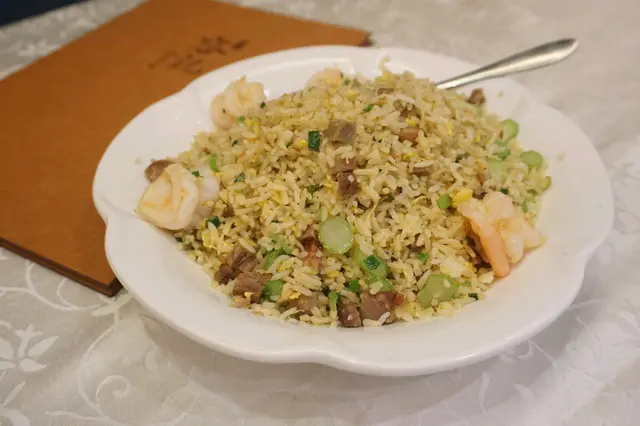 飯底炒得夠乾身,亦好足料,份量大到兩個人都食吾哂,要打包拎走😂