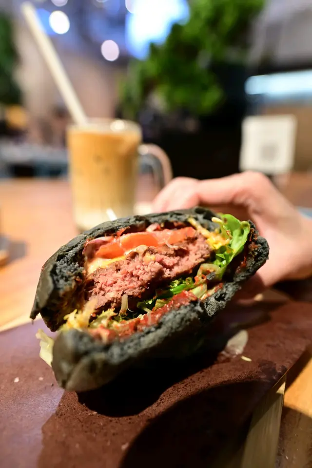竹炭Impossible Meat漢堡