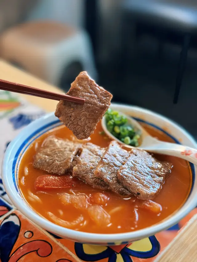 香煎牛小排鮮茄濃湯米線