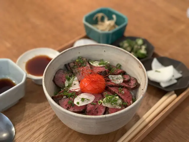 醬漬蘭王蛋 鹽麴燒牛小排丼飯 🥚🐮🍚