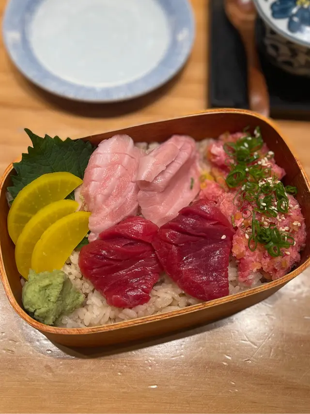 本鮪(吞拿魚)拖羅丼
