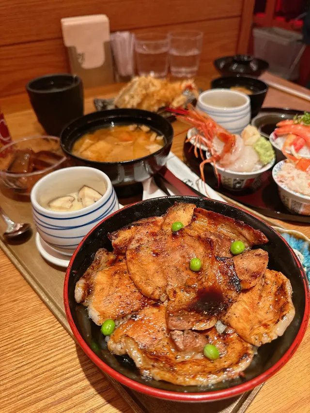 帶廣名物稀有豚肉丼 特盛