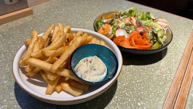 由於手打安格斯牛肉漢堡跟嘅薯條，實在太好食！熱辣辣加上脆卜卜！所以再額外叫多一份！今次再配上黑松露蛋黃醬，口感更加一流！