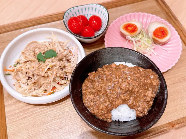 麻醬手撕雞肉燥飯