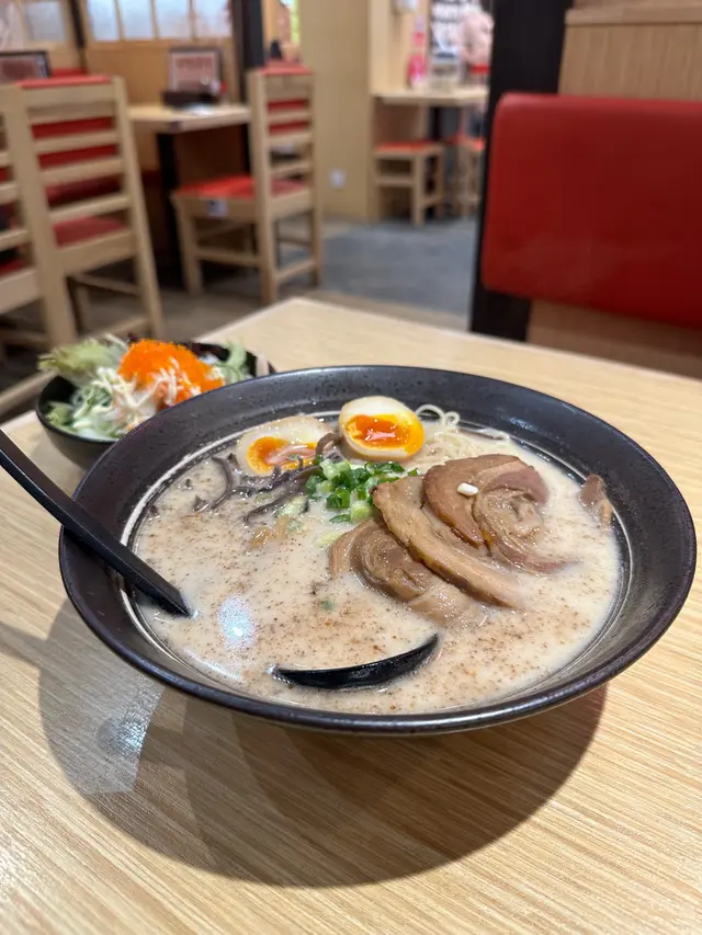 黑蒜油腩肉拉麵