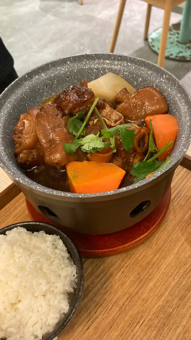 話梅酸汁豬手鍋