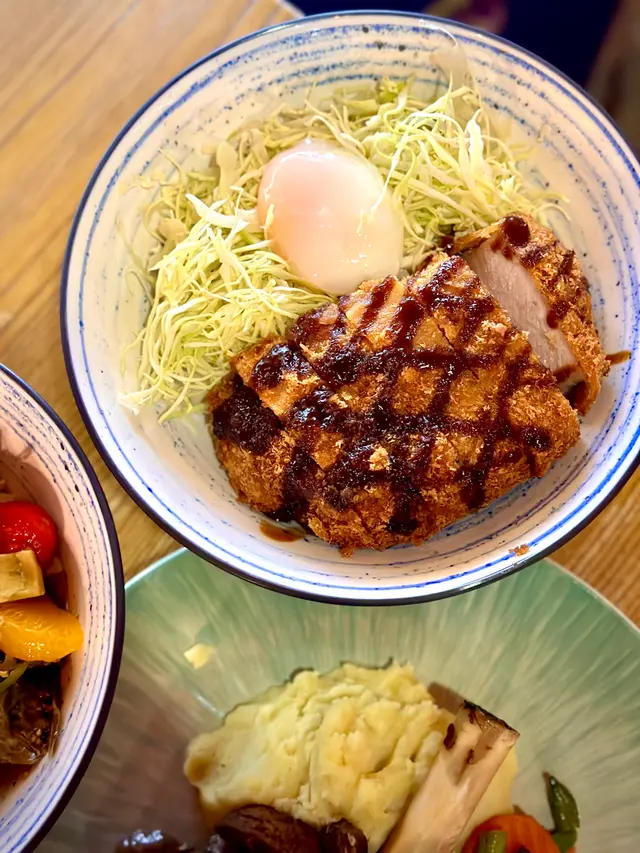 超厚炸豬扒配溫泉蛋