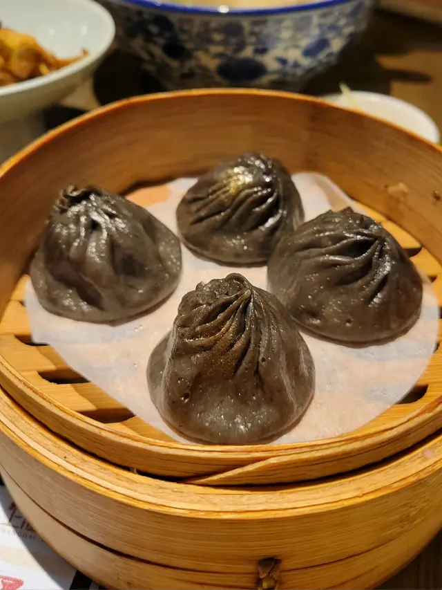 箔金松露小籠包