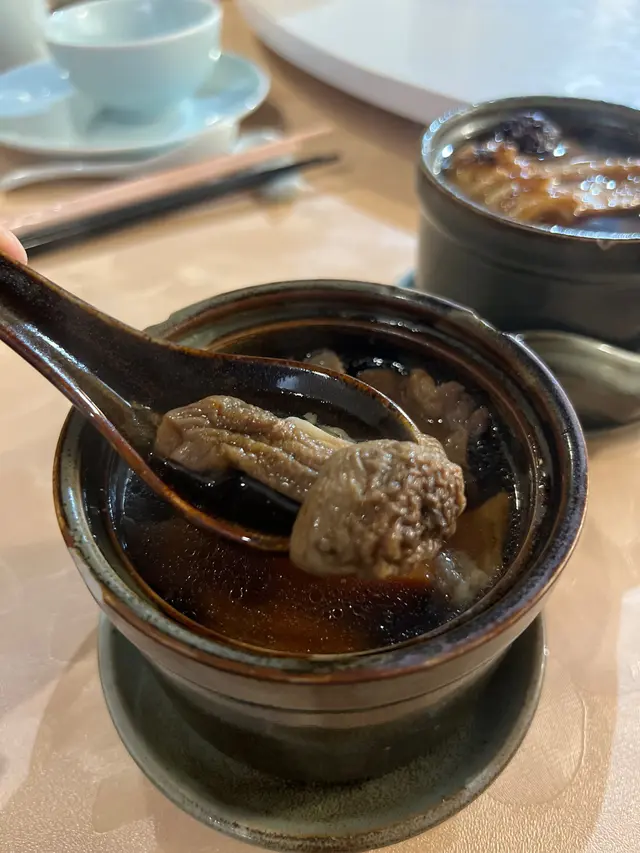 燉姬松茸淮山甘筍燉黑毛豚肉湯