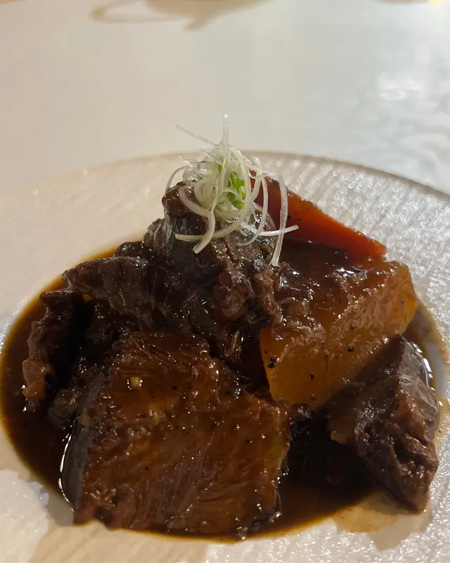韓泡汁煮牛面肉配雙色蘿蔔