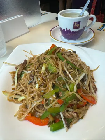 雪菜鸭丝炆米配咸柠檬水