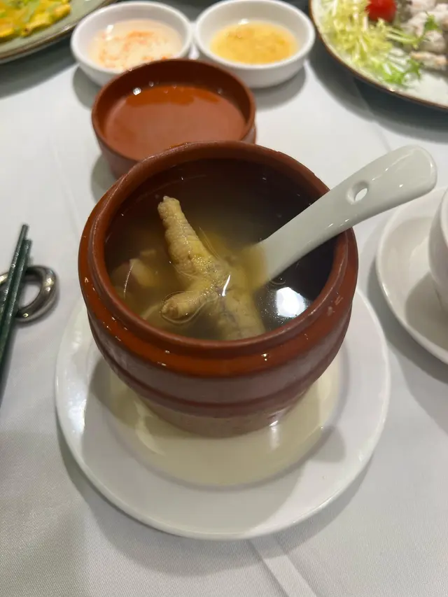 原盎蟲草花鳳爪嫩螺頭湯