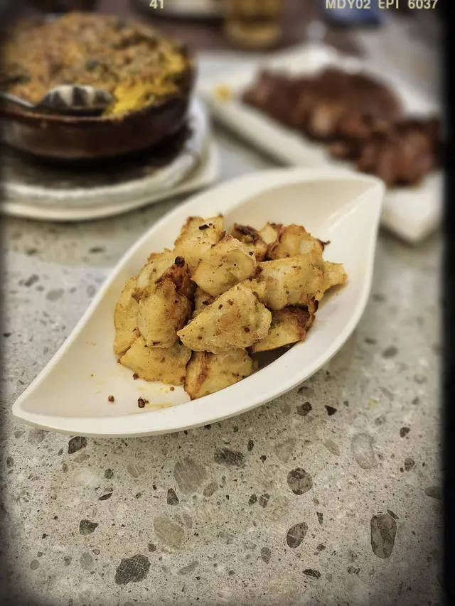 特色八小碟之煎焗墨魚角