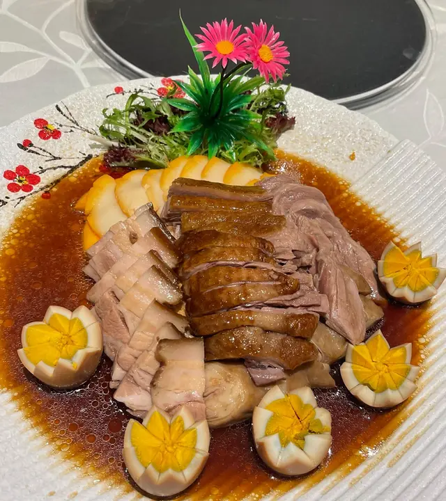 米芝蓮升級食品，豆腐非常滑，鵝肉冇渣