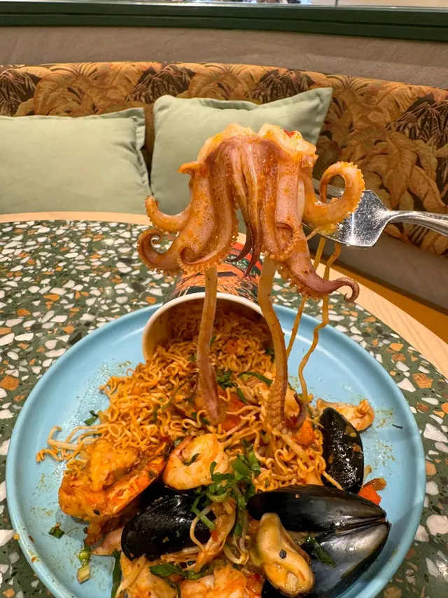虎蝦海鮮混亂杯麵
