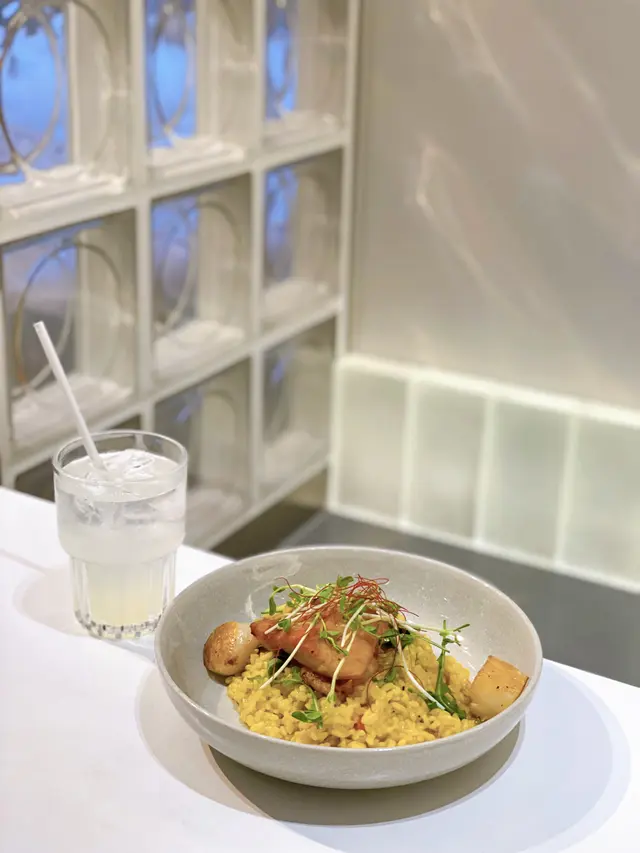 香煎魚柳配黃薑燴飯