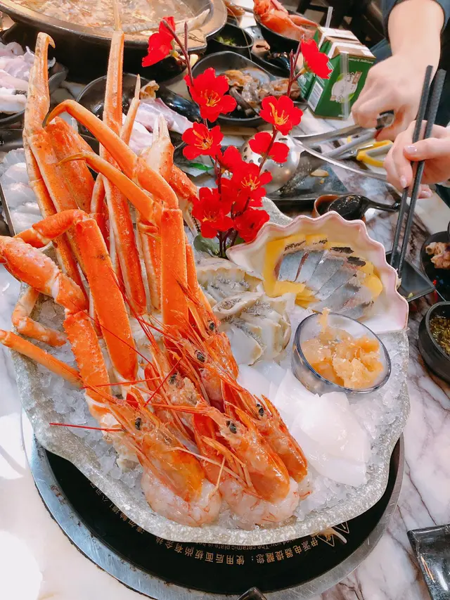 蟹腳超級鹹，鮑魚片好食，海蜇揦得好勁，刺身蝦正常