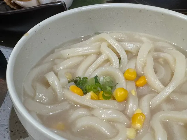 $88 有這麼多海鮮🦞湯底還是香濃的龍蝦🦞湯底
還好有轉讚岐烏冬 !!和湯底超大 而且再加上各個海鮮🦞們