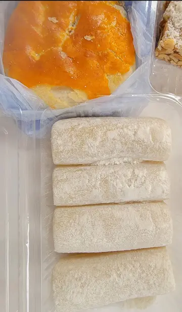 老婆餅（$8），香蕉糕（$20）