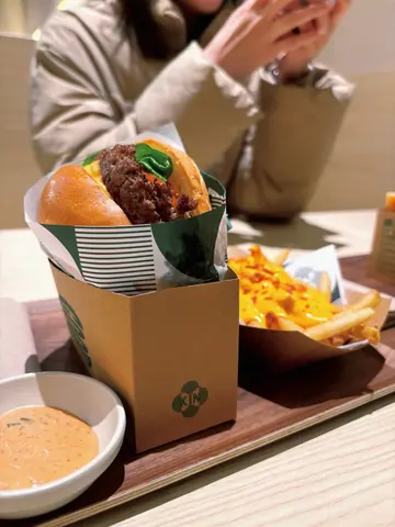 芝士雙層脆邊牛肉漢堡