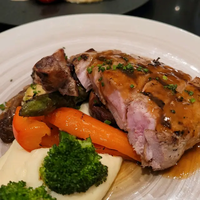 慢煮西班牙豬鞍配洋蔥及薯蓉