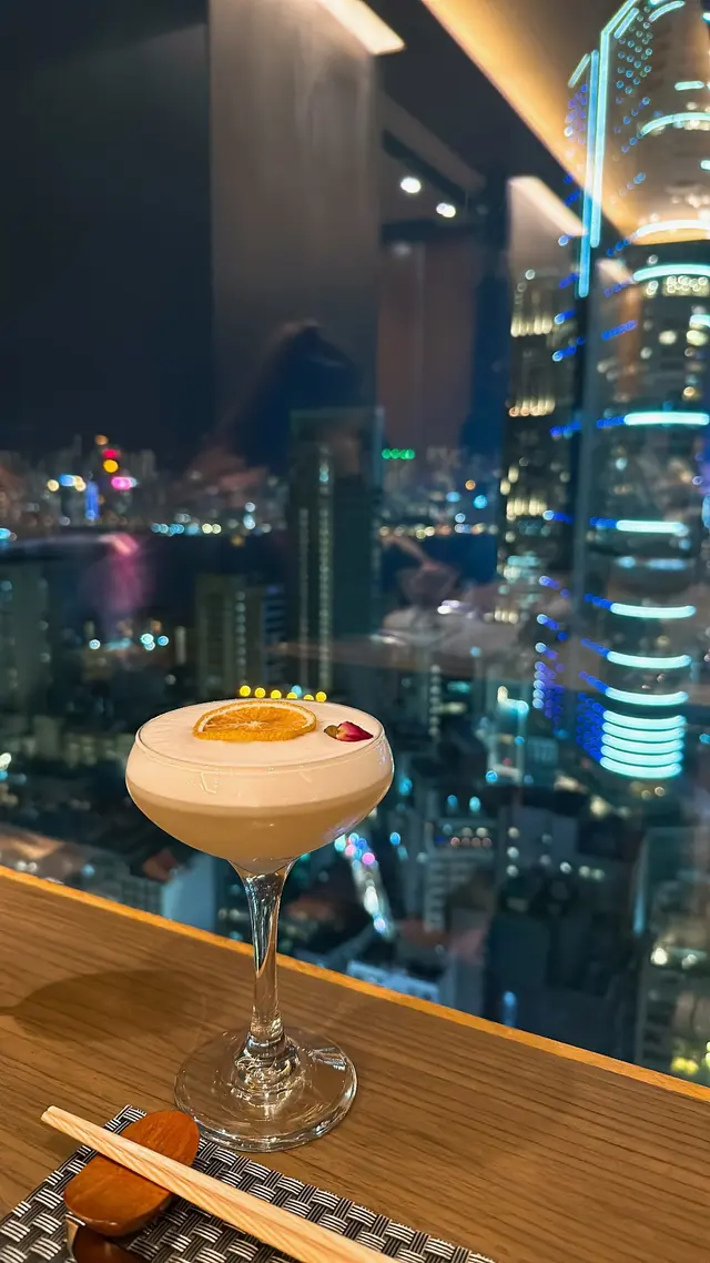 以東方之珠命名的雞尾酒,以Gin作基酒,加上西柚及檸檬🍋,味道清新,加上面頭用蛋白打成的泡沫,飲落香滑refreshing~
