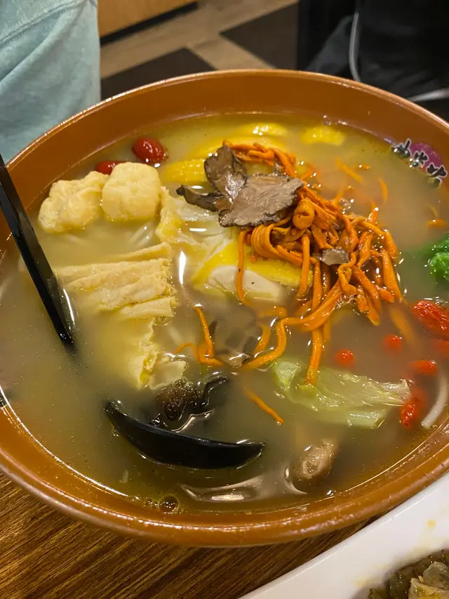 懷舊藥膳雞湯米線