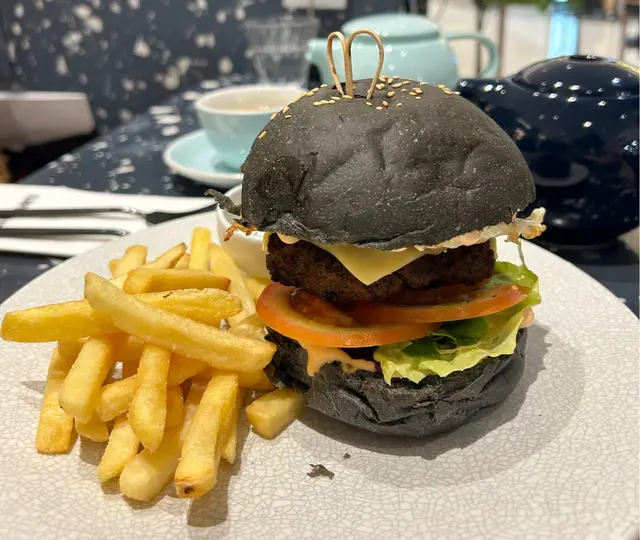 牛肉漢堡配薯條