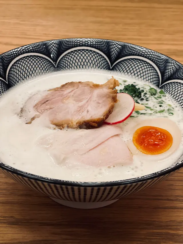 濃厚泡沫雞白湯拉麵