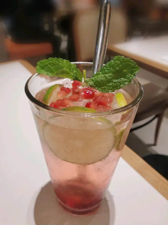 味道酸酸甜甜,帶有石榴的果香味