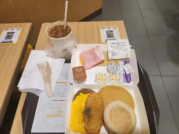 **早餐:珍宝套餐+冻奶茶=$44.5
**好满足,好味 ,正😇🙋♀️✅️👼😛👌😁❤️😀👍🫶🙏😅💪💓🍴🍳🥞🫓🥤力🎊🧧🥳**祝福各位身体健康,新年快乐Happy new year,每天都是美好的Have a nice day&任何事情顺顺利利.继续努力加油❤