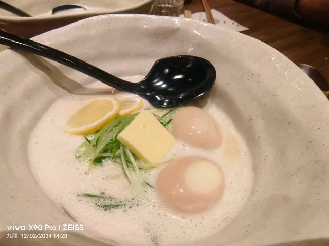 忌廉蘑菇湯底加牛油及檸檬，多咗份牛油香味，淡淡檸檬味中和咗油膩感