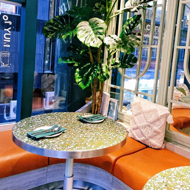 行完中環街市，就喺附近搵咗間泰式cafe啦！依個位仲可以打卡添！