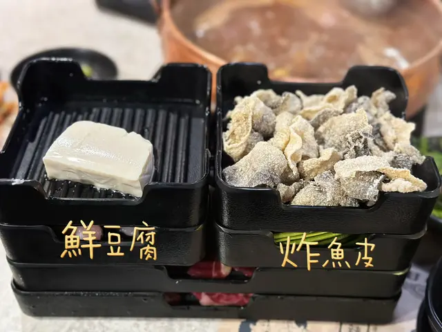 鮮豆腐、炸魚皮