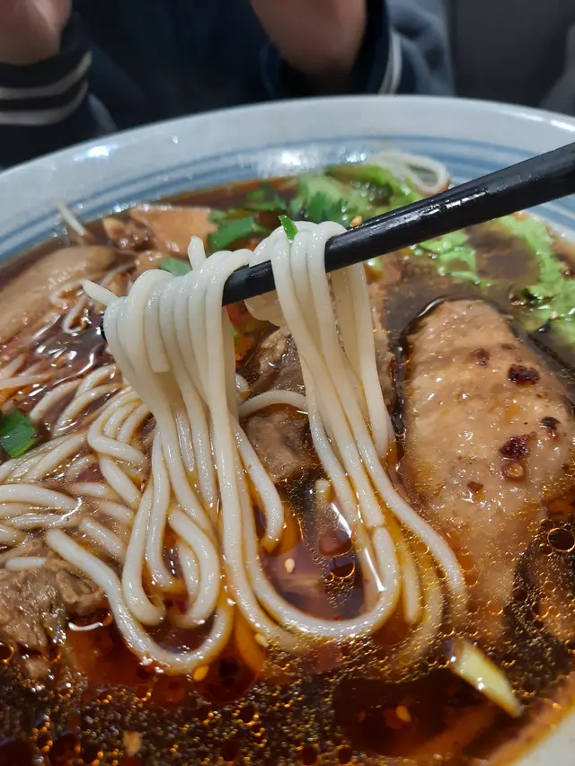 麻辣牛腩雞翼米線