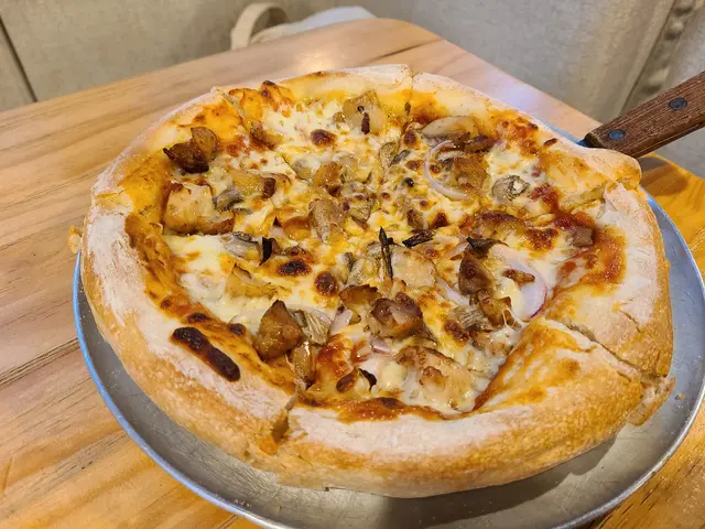 BBQ烤雞磨菇手拉Pizza