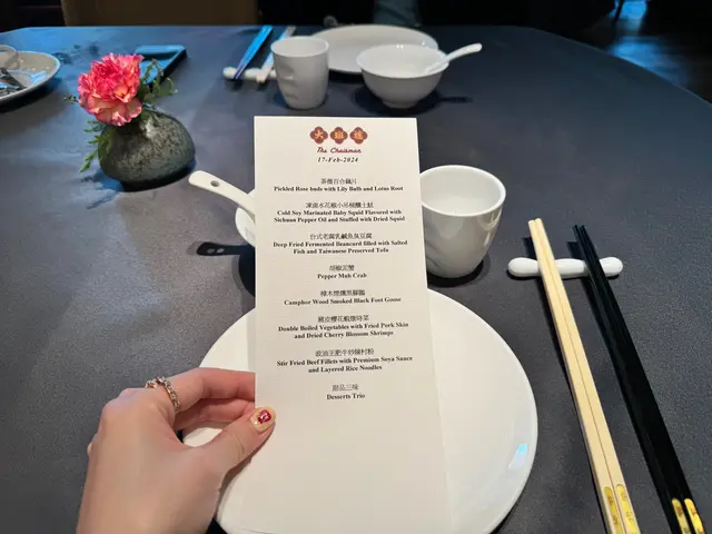 餐牌上印少了”南乳炸子雞”
