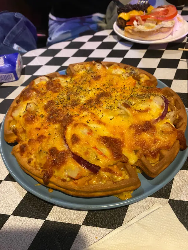 千島海鮮窩夫薄餅