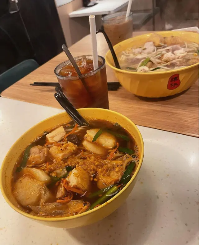 雞肉鮮淮山黑蒜清雞湯米線