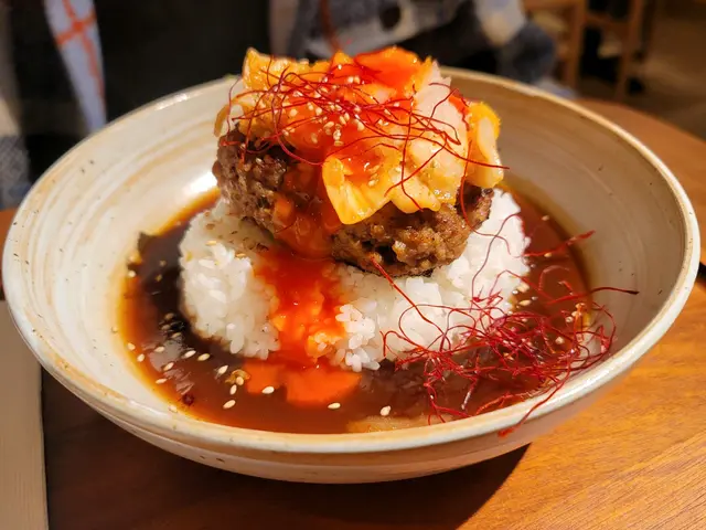 招牌手打和牛漢堡蘭王蛋飯